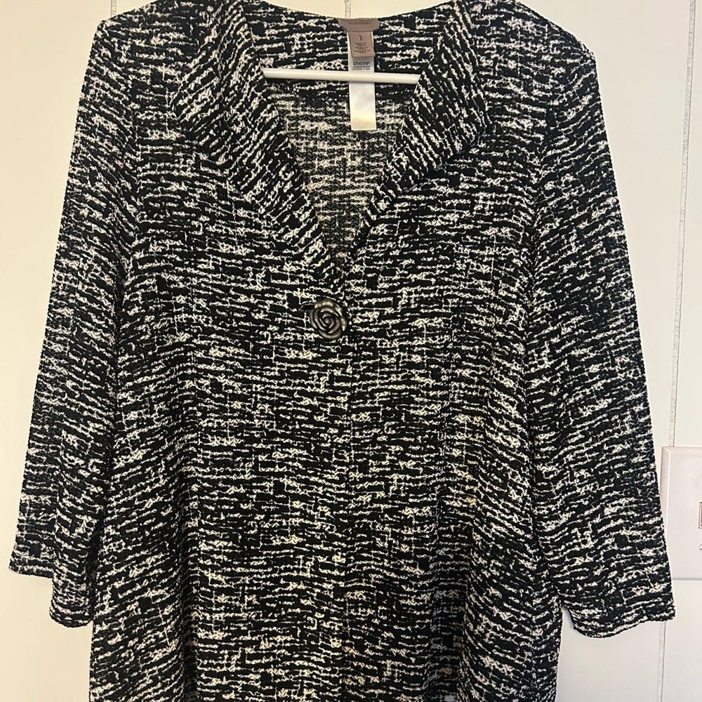 Women's Black and White Top